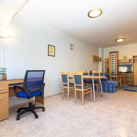 Apartmán Sunny & Convenient On Dondoukov Blvd, 1 Bdr Zaimov Sofie Exteriér fotografie